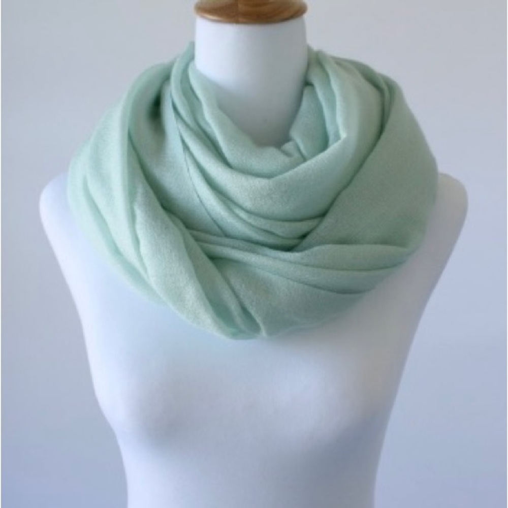 Pashmina Cashmere & Silk Scarf. Mint. Handmade in Italy.